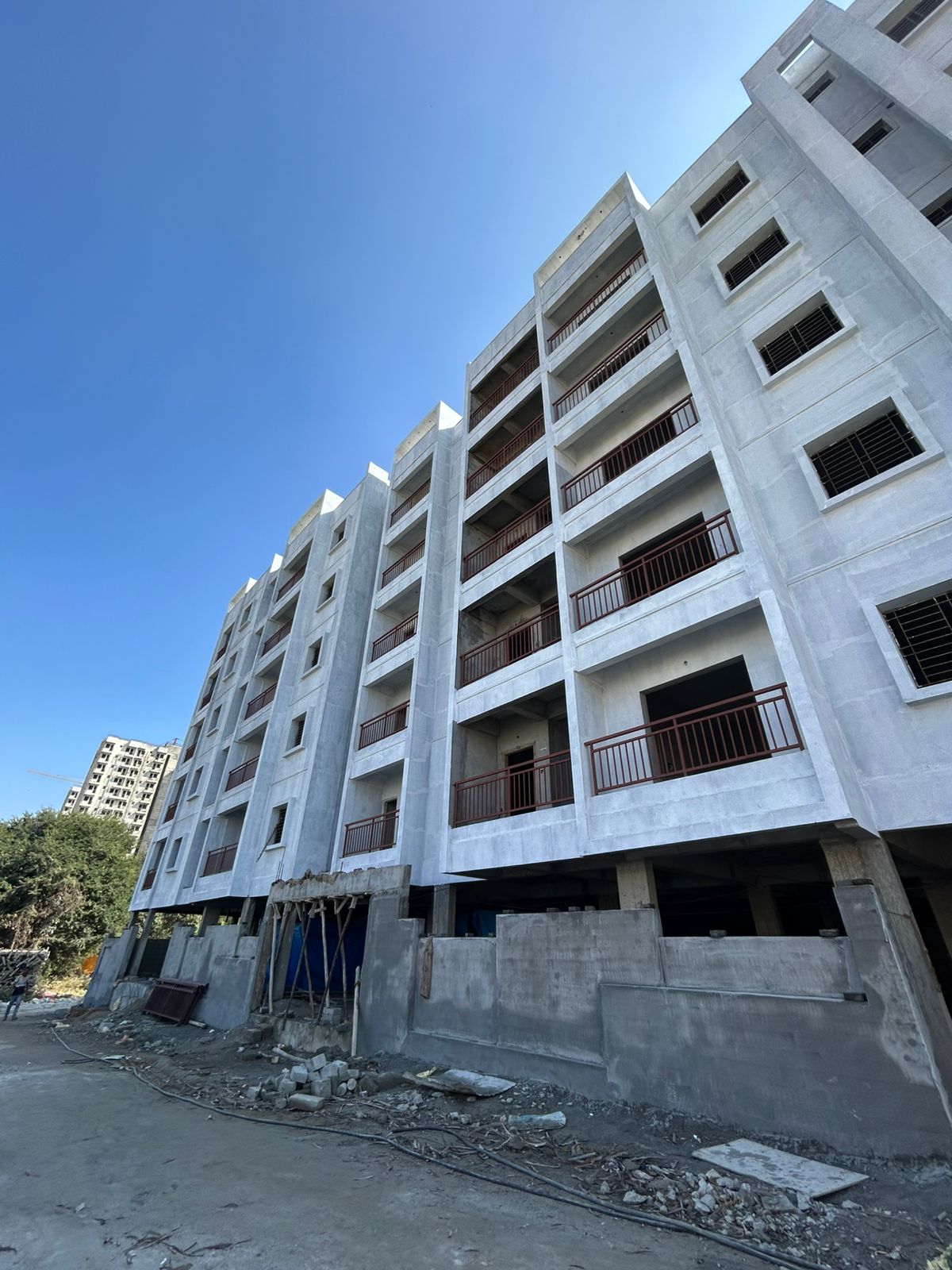 1305 Sq.Ft Flat with 3BHK For Sale in MNM KPL SAURABHA